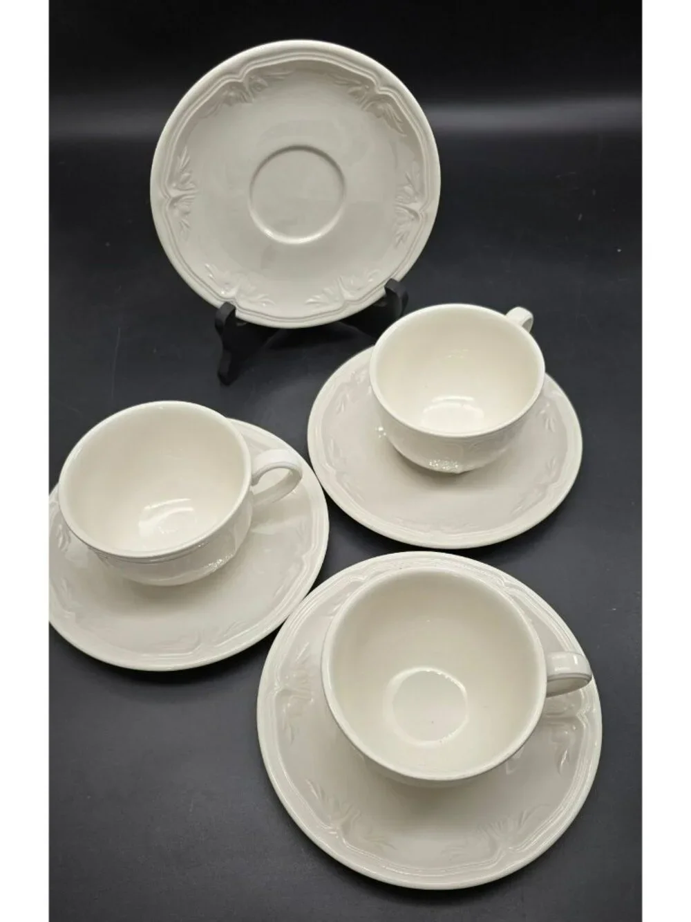 Villeroy & Boch Cortina 2000 Cream Porcelain Cups & Saucers Set DH3001